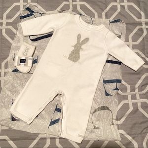 EUC Sz 0-3 months Janie and Jack White Sweater Bunny Romper & NWT Bunny Socks